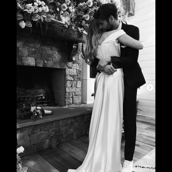 Miley Cyrus publie des photos de son mariage avec Liam Hemsworth sur Instagram le 26 décembre 2018.