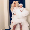 Khloé Kardashian et sa fille True lors de la fête de Noël familiale à Los Angeles le 24 décembre 2018.