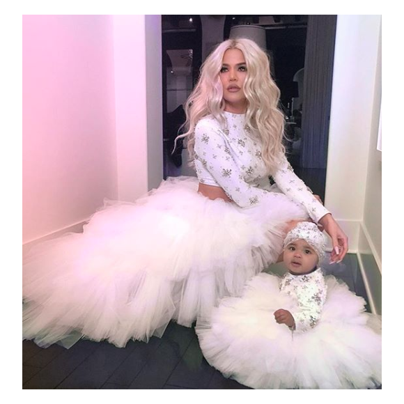 Khloé Kardashian et sa fille True lors de la fête de Noël familiale à Los Angeles le 24 décembre 2018.