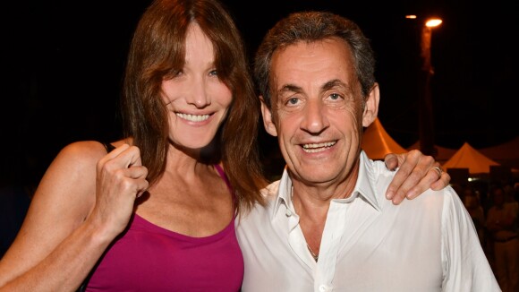 Carla Bruni fond pour la "petite barbe" de Nicolas Sarkozy