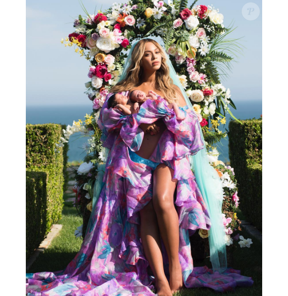 Beyoncé présente ses jumeaux Sir et Rumi. Juillet 2017.