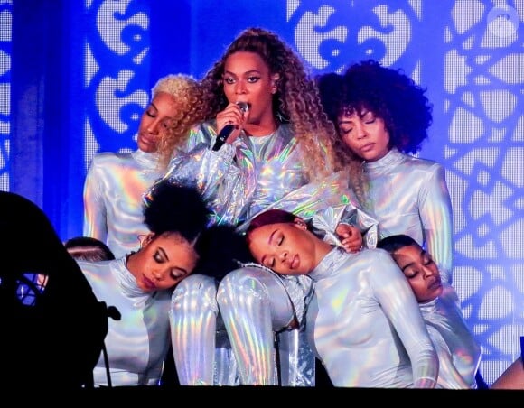 Beyoncé et JAY-Z donnent le coup d'envoi de la tournée "On The Run II" au Principality Stadium à Cardiff, le 6 juin 2018.