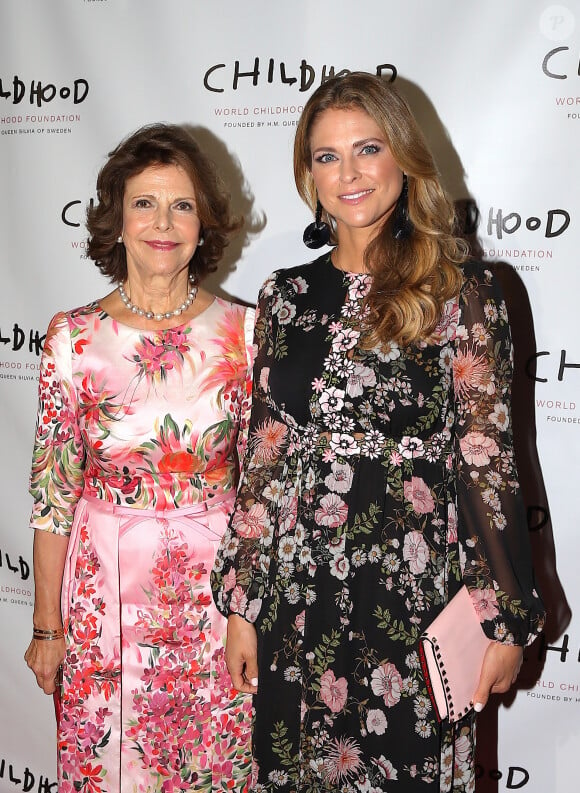 La reine Silvia et la princesse Madeleine de Suède lors de la soirée de gala de la World Childhood Foundation USA à New York le 3 octobre 2018.
