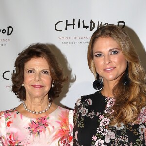 La reine Silvia et la princesse Madeleine de Suède lors de la soirée de gala de la World Childhood Foundation USA à New York le 3 octobre 2018.