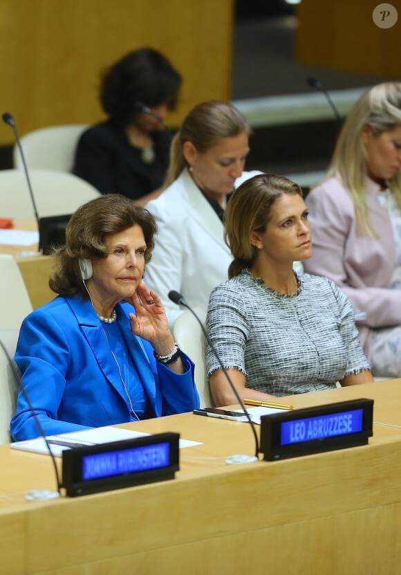 La reine Silvia de Suède et la princesse Madeleine lors d'une conférence sur l'exploitation sexuelle des enfants à l'ONU à New York le 3 octobre 2018.