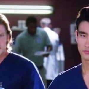 Alex Landi a partagé cette photo de lui sur le tournage de Grey's Anatomy, sur Instagram. Janvier 2019