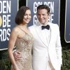 Irina Shayk (robe Atelier Versace) et son compagnon Bradley Cooper - Photocall de la 76ème cérémonie annuelle des Golden Globe Awards au Beverly Hilton Hotel à Los Angeles, le 6 janvier 2019.