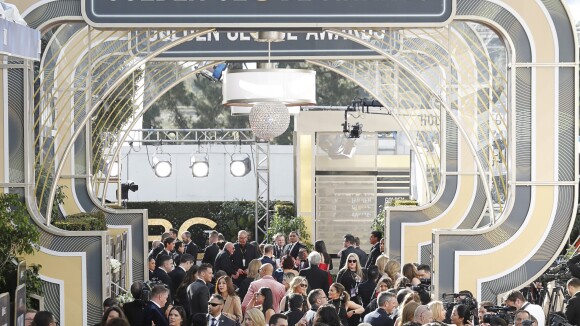 Golden Globes 2019 : Une serveuse photobombe les stars et fait le buzz !
