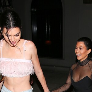 Kendall Jenner et Kourtney Kardashian sont allées diner au restaurant "Craig's" à West Hollywood le 18 février 2018