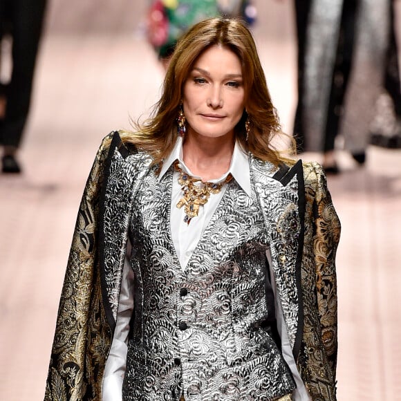 Carla Bruni-Sarkozy lors du défilé Dolce & Gabbana, collection prêt-à-porter printemps-été 2019 lors de la Fashion Week de Milan, le 23 septembre 2018.