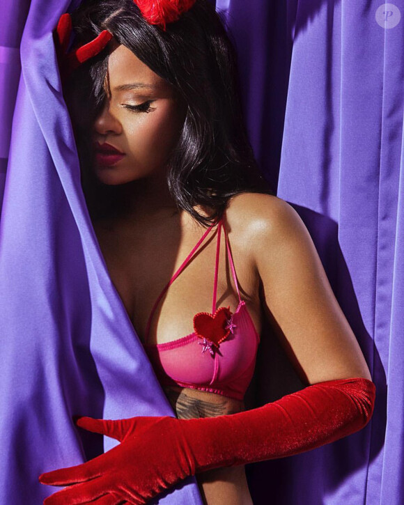 Rihanna vient de publier une photo pour annoncer la future collection de sa marque Savage X Fenty pour la Saint-Valentin  Rihanna has offered a sneak peek at her next Savage X Fenty launch, which is designed especially for the fast approaching Valentine's Day.08/01/2019 - New York