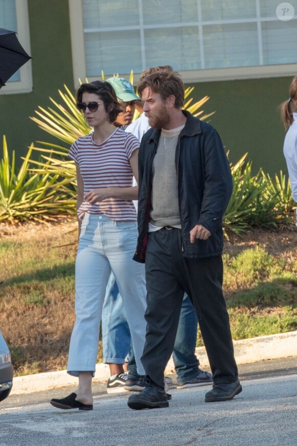 Exclusif - Ewan McGregor fait une pause avec sa compagne Mary Elizabeth Winstead sur le tournage de "Dr Sleep" à Atlanta le 1er octobre 2018.