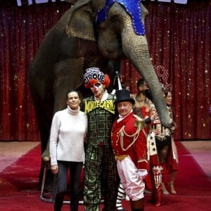 La princesse Stéphanie de Monaco pose avec une partie des artistes programmés lors du Festival International de cirque de Monte-Carlo sous le chapiteau de Fontvieille à Monaco le 15 janvier 2019. Le Festival se déroule du 17 au 27 janvier. © Jean-François Ottonello / Nice Matin / Bestimage