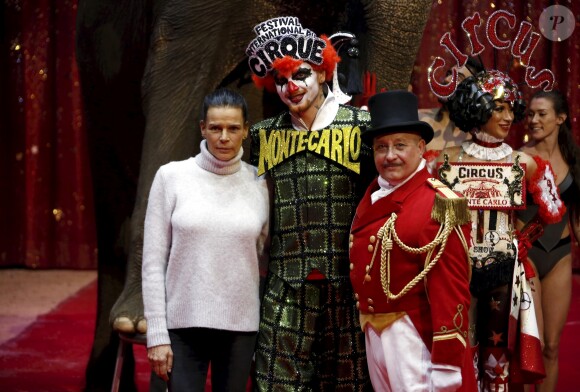 La princesse Stéphanie de Monaco pose avec une partie des artistes programmés lors du Festival International de cirque de Monte-Carlo sous le chapiteau de Fontvieille à Monaco le 15 janvier 2019. Le Festival se déroule du 17 au 27 janvier. © Jean-François Ottonello / Nice Matin / Bestimage