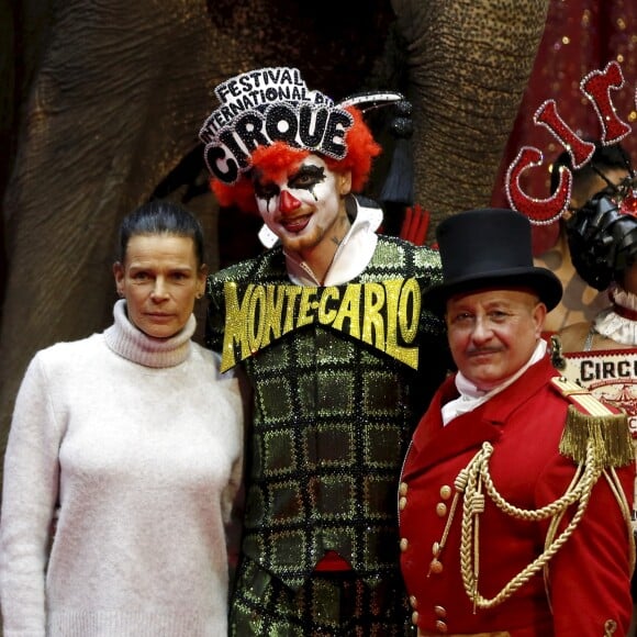 La princesse Stéphanie de Monaco pose avec une partie des artistes programmés lors du Festival International de cirque de Monte-Carlo sous le chapiteau de Fontvieille à Monaco le 15 janvier 2019. Le Festival se déroule du 17 au 27 janvier. © Jean-François Ottonello / Nice Matin / Bestimage