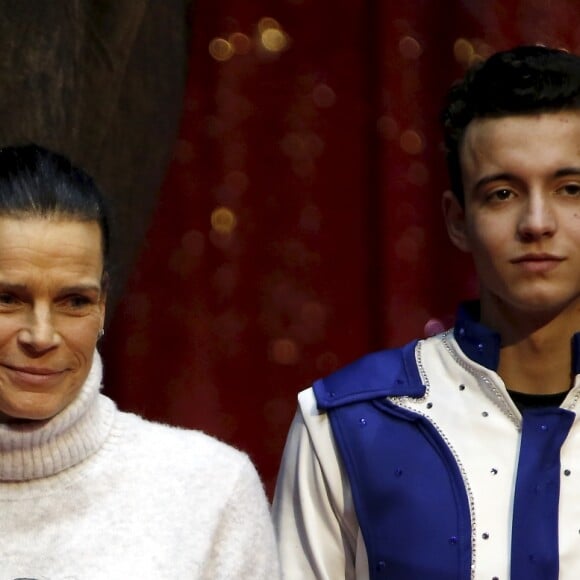 La princesse Stéphanie de Monaco pose avec une partie des artistes programmés lors du Festival International de cirque de Monte-Carlo sous le chapiteau de Fontvieille à Monaco le 15 janvier 2019. Le Festival se déroule du 17 au 27 janvier. © Jean-François Ottonello / Nice Matin / Bestimage