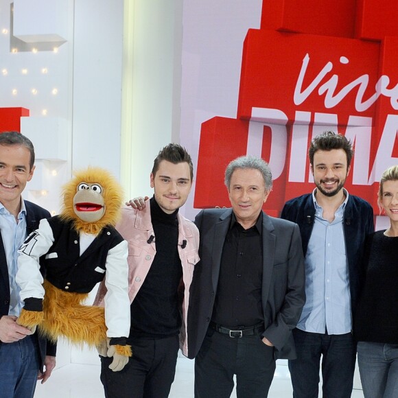 Exclusif - Emmanuel Chaunu, Franck Ferrand, Jeff Panacloc, Michel Drucker, Tom Villa, Hélène Gateau et Marcel Ichou - Enregistrement de l'émission "Vivement Dimanche" au studio Gabriel, présentée par M.Drucker et diffusée le 20 janvier 2019 sur France 2. Le 19 décembre 2018 © Guillaume Gaffiot / Bestimage