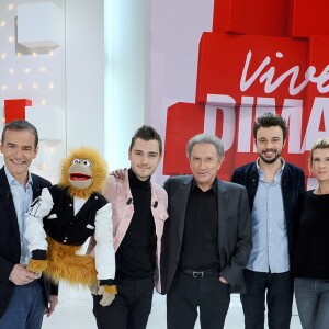 Exclusif - Emmanuel Chaunu, Franck Ferrand, Jeff Panacloc, Michel Drucker, Tom Villa, Hélène Gateau et Marcel Ichou - Enregistrement de l'émission "Vivement Dimanche" au studio Gabriel, présentée par M.Drucker et diffusée le 20 janvier 2019 sur France 2. Le 19 décembre 2018 © Guillaume Gaffiot / Bestimage