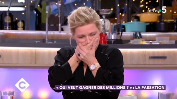 Anne-Elisabethh Lemoine fait une nouvelle grosse gaffe dans "C à vous" (France 5) le 17 janvier 2019.