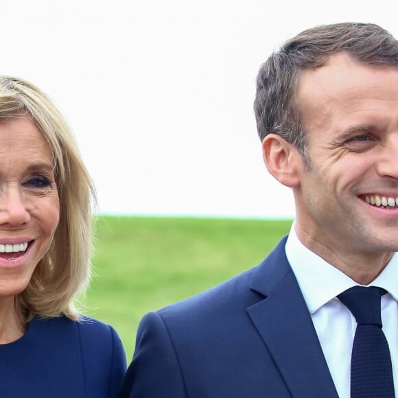 Le président Emmanuel Macron et sa femme Brigitte - Le président de la République Française et sa femme rendent hommages aux victimes du terrorisme d'Etat au Parc de la Mémoire à Buenos Aires le 29 novembre 2018. © Stéphane Lemouton / Bestimage