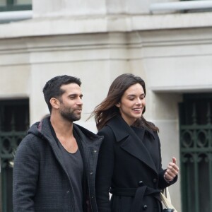 Exclusif - Marine Lorphelin, Miss France 2013, et son compagnon Christophe Malmezac se promènent dans les rues de Paris.