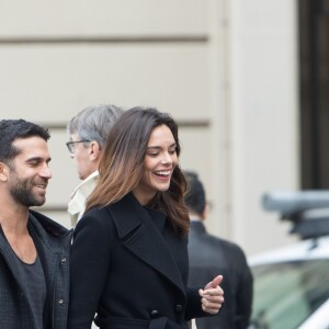 Exclusif - Marine Lorphelin, Miss France 2013, et son compagnon Christophe Malmezac se promènent dans les rues de Paris.