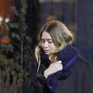 Exclusif - Ashley Olsen et son compagnon Louis Eisner lors d'une sortie nocturne à New York le 13 janvier 2019.