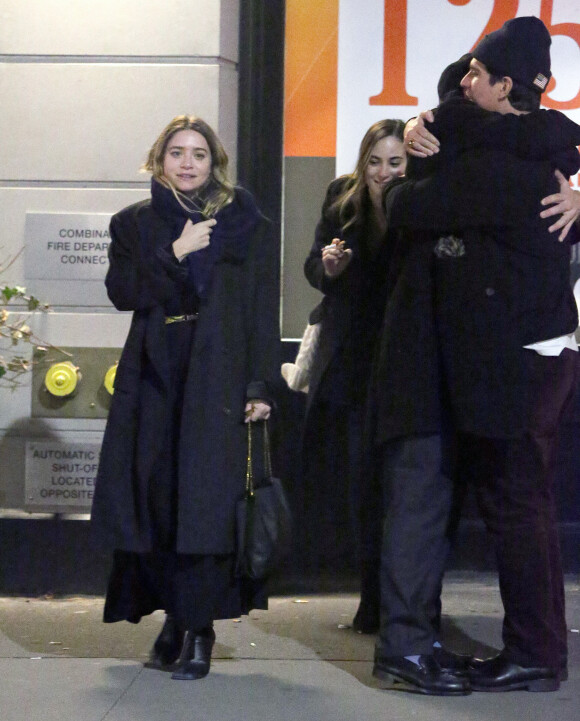 Exclusif - Ashley Olsen et son compagnon Louis Eisner lors d'une sortie nocturne à New York le 13 janvier 2019. Ils sont accompagnées par le frère de Louis, Charlie et sa compagne.