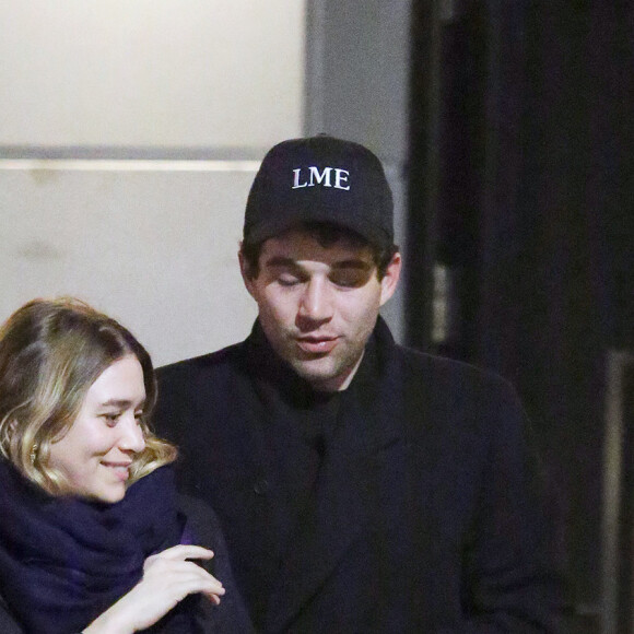 Exclusif - Ashley Olsen et son compagnon Louis Eisner lors d'une sortie nocturne à New York le 13 janvier 2019.