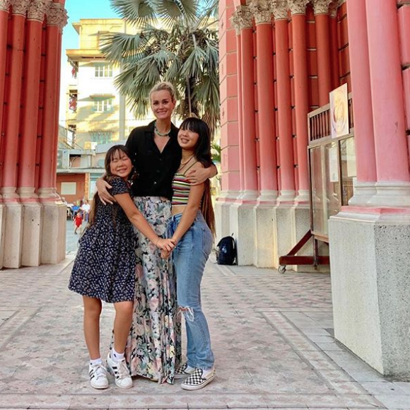 Laeticia Hallyday et ses filles, Jade et Joy, en vacances au Vietnam pour les fêtes de fin d'année - décembre 2018.