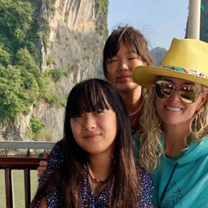 Laeticia Hallyday et ses filles, Jade et Joy, en vacances au Vietnam pour les fêtes de fin d'année - décembre 2018.