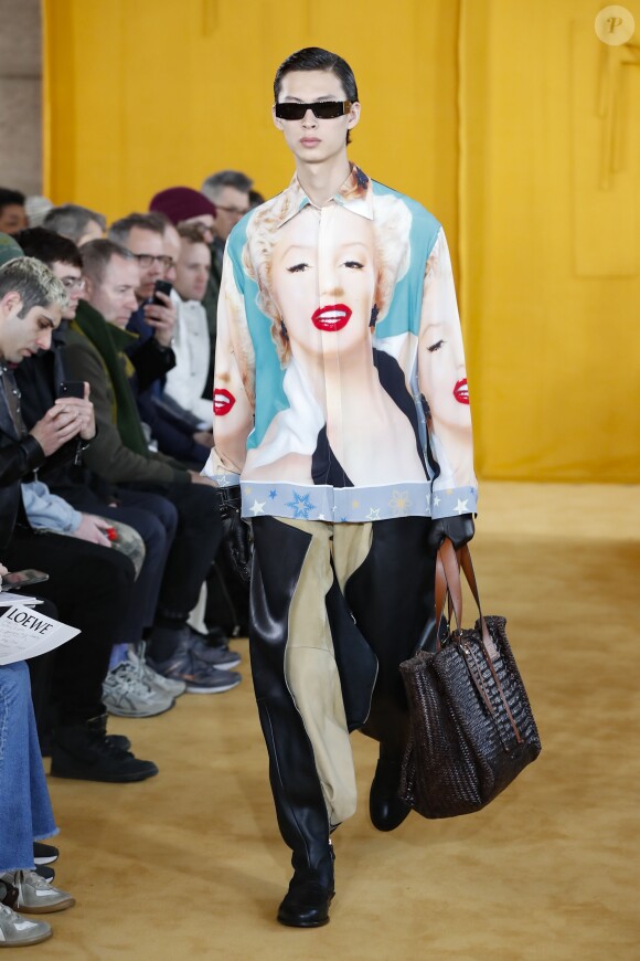 Défilé de mode Loewe collection Automne-Hiver 2019/20 lors de la fashion week Homme à Paris, le 19 janvier 2019.