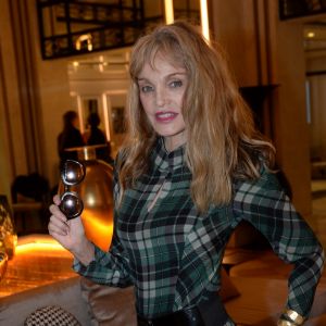 Exclusif - Arielle Dombasle - Première du film "A deux heures de Paris" lors de la 5ème édition du Festival du cinéma de La Baule le 8 novembre 2018. © Rachid Bellak/Bestimage