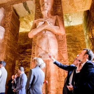 Le président de la République française Emmanuel Macron, son épouse la première dame Brigitte Macron, le ministre de la Culture Franck Riester et le ministre de l'Europe et des Affaires Etrangères Jean-Yves Le Drian visitent le temple au temple d'Abou Simbel – Le couple présidentiel entame sa vitie de trois jours en Egypte, le dimanche 27 janvier 2019 © Eliot Blondet/Pool/Bestimage