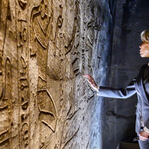 Le président de la République française Emmanuel Macron, son épouse la première dame Brigitte Macron, le ministre de la Culture Franck Riester et le ministre de l'Europe et des Affaires Etrangères Jean-Yves Le Drian visitent le temple au temple d'Abou Simbel – Le couple présidentiel entame sa vitie de trois jours en Egypte, le dimanche 27 janvier 2019 © Eliot Blondet/Pool/Bestimage