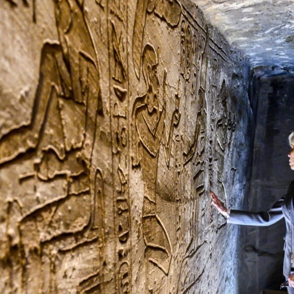 Le président de la République française Emmanuel Macron, son épouse la première dame Brigitte Macron, le ministre de la Culture Franck Riester et le ministre de l'Europe et des Affaires Etrangères Jean-Yves Le Drian visitent le temple au temple d'Abou Simbel – Le couple présidentiel entame sa vitie de trois jours en Egypte, le dimanche 27 janvier 2019 © Eliot Blondet/Pool/Bestimage