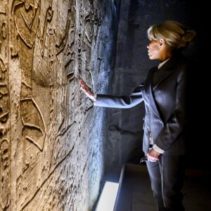 Le président de la République française Emmanuel Macron, son épouse la première dame Brigitte Macron, le ministre de la Culture Franck Riester et le ministre de l'Europe et des Affaires Etrangères Jean-Yves Le Drian visitent le temple au temple d'Abou Simbel – Le couple présidentiel entame sa vitie de trois jours en Egypte, le dimanche 27 janvier 2019 © Eliot Blondet/Pool/Bestimage