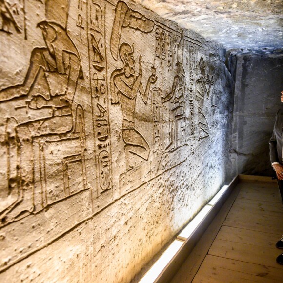 Le président de la République française Emmanuel Macron, son épouse la première dame Brigitte Macron, le ministre de la Culture Franck Riester et le ministre de l'Europe et des Affaires Etrangères Jean-Yves Le Drian visitent le temple au temple d'Abou Simbel – Le couple présidentiel entame sa vitie de trois jours en Egypte, le dimanche 27 janvier 2019 © Eliot Blondet/Pool/Bestimage