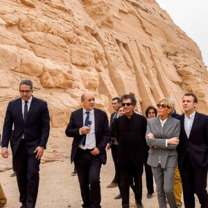 Le président de la République française Emmanuel Macron, son épouse la première dame Brigitte Macron, le ministre de la Culture Franck Riester et le ministre de l'Europe et des Affaires Etrangères Jean-Yves Le Drian visitent le temple au temple d'Abou Simbel – Le couple présidentiel entame sa vitie de trois jours en Egypte, le dimanche 27 janvier 2019 © Eliot Blondet/Pool/Bestimage