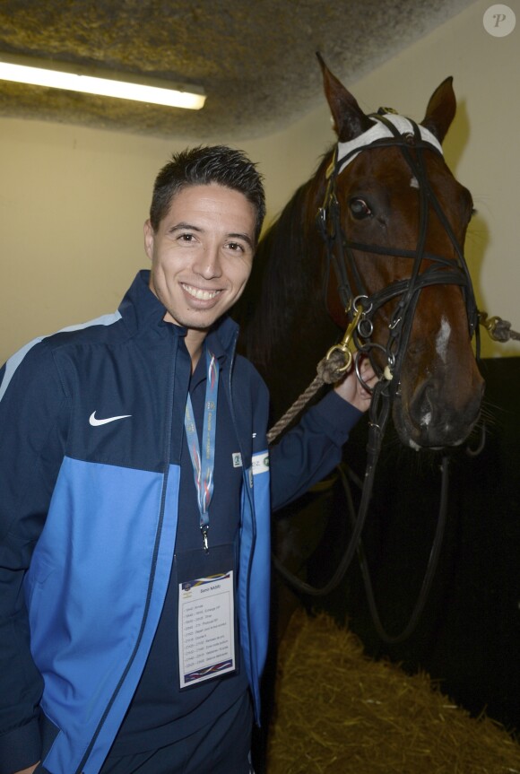 Samir Nasri - Les Bleus en piste avec les jockeys stars à l'hippodrome de Vincennes le 8 octobre 2013.
