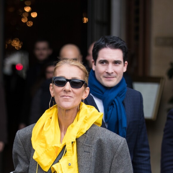 Céline Dion quitte l'hôtel de Crillon pour se rendre à l'hôtel Plaza Athénée à Paris le 29 janvier 2019