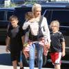 Gwen Stefani emmène ses enfants Kingston, Zuma et Apollo à l'église dans le quartier de North Hollywood, le 17 avril 2016