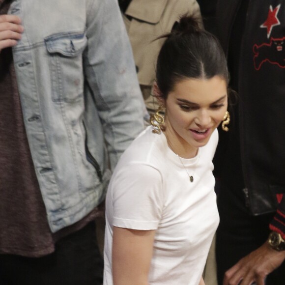 Kendall Jenner assiste au match de basket entre les Philadelphia 76ers et les Los Angeles Lakers au Staples Center. Los Angeles, le 30 janvier 2019.