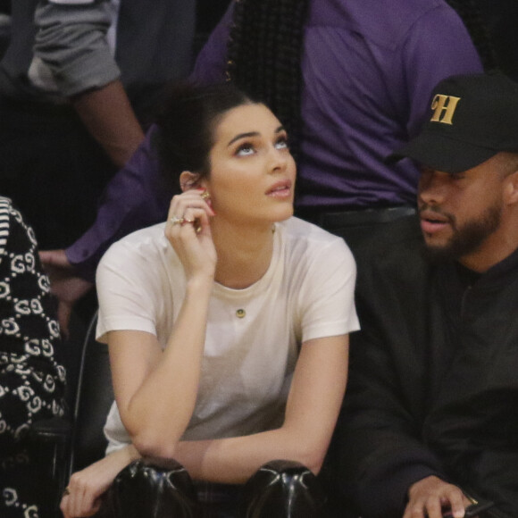 Kendall Jenner assiste au match de basket entre les Philadelphia 76ers et les Los Angeles Lakers au Staples Center. Los Angeles, le 30 janvier 2019.