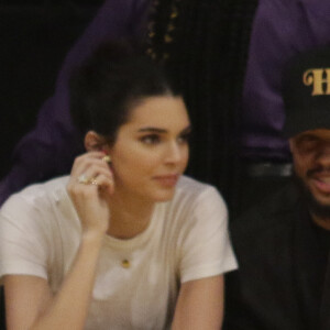 Kendall Jenner assiste au match de basket entre les Philadelphia 76ers et les Los Angeles Lakers au Staples Center. Los Angeles, le 30 janvier 2019.