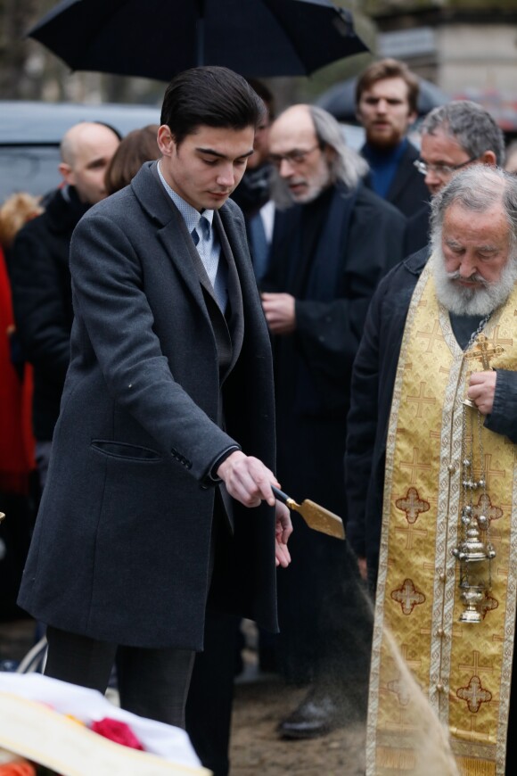 Stanislas, petit-fils de Michel Legrand - Obsèques de Michel Legrand - Arrivées au cimetière du Père Lachaise à Paris le 1er février 2019.
