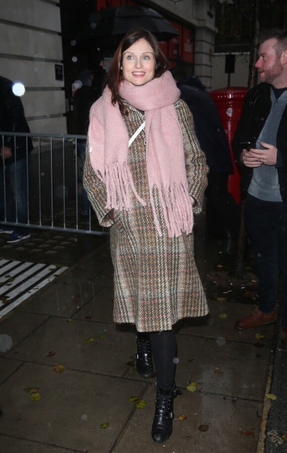 Sophie Ellis-Bextor enceinte à la sortie du Chris Evans Breakfast Show à Londres, Royaume Uni, le 7décembre 2018