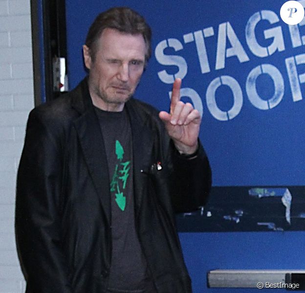 Liam Neeson, au coeur d'une polémique raciste, sort de l'émission Good Morning America à New York le 5 février 2019.