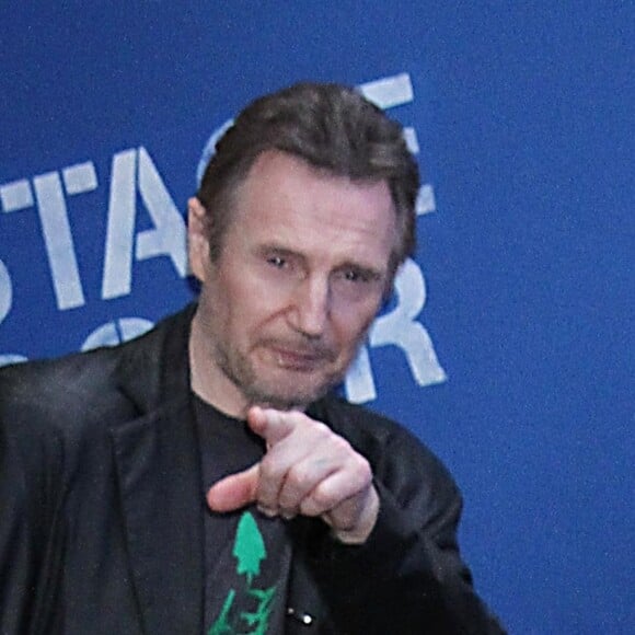 Liam Neeson, au coeur d'une polémique raciste, sort de l'émission Good Morning America à New York le 5 février 2019.