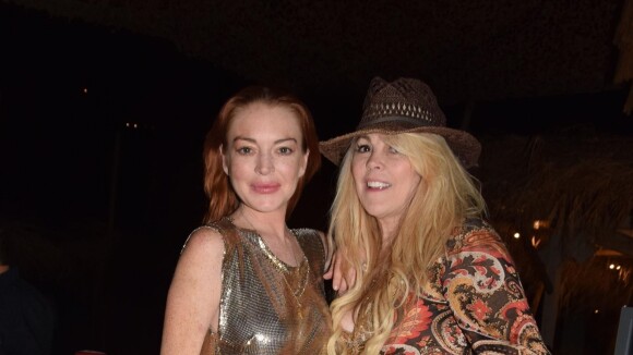Lindsay Lohan : Sa mère sort depuis 5 ans avec un homme qu'elle n'a jamais vu !